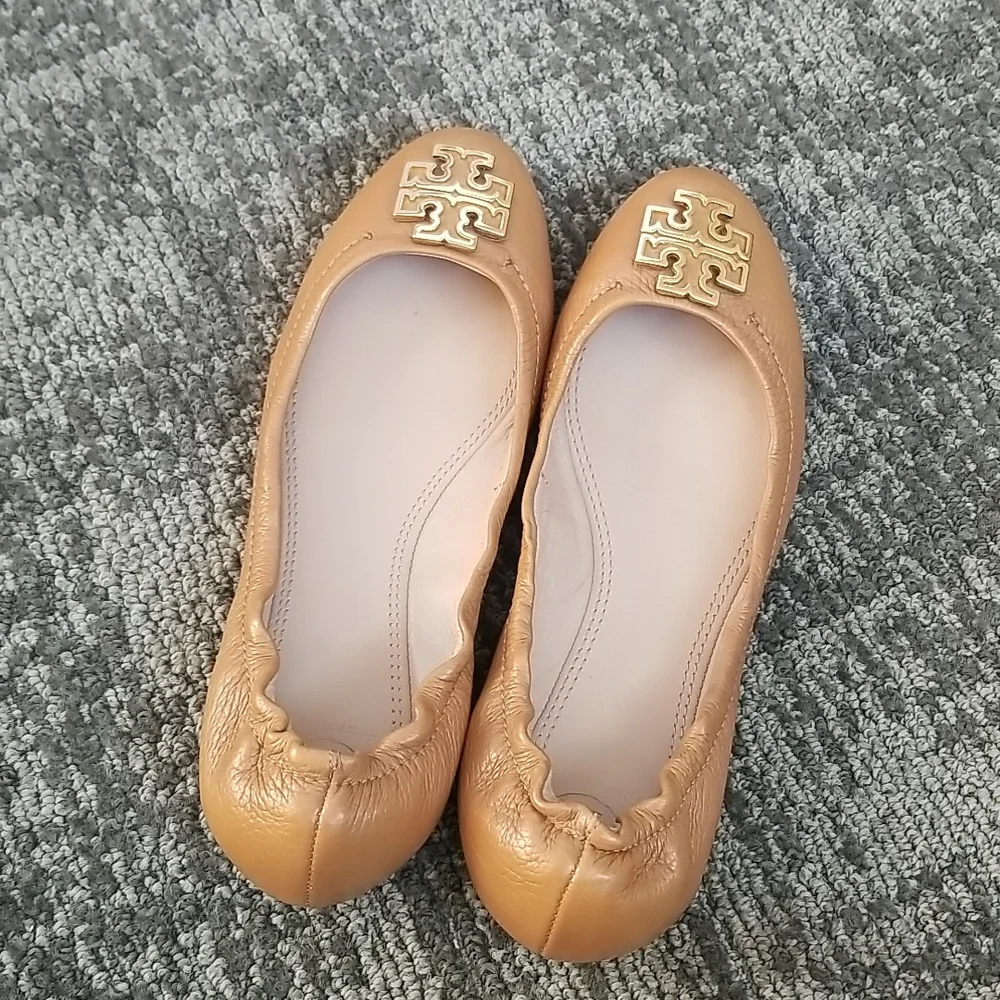 TORY BURCH tan leather ballet flats pebbled